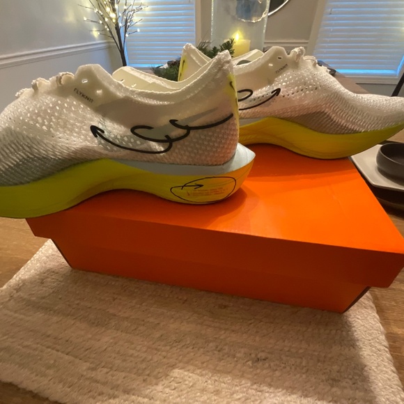 Nike Men's ZoomX VaporFly Next% 3 - Picture 4 of 11